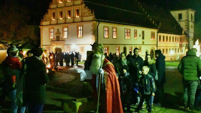 Schon einmal einen Vorab-Besuch machte St. Nikolaus in Maria Bildhausen. Foto: Hanns Friedrich