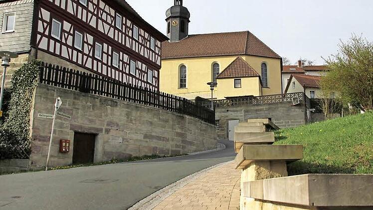 Die Dorferneuerung in Theisenort wurde im Bereich der Kirche durchgeführt. Foto: Friedwald Schedel