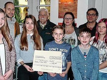 Die gute Tat: Sch&uuml;ler spenden der Tafel