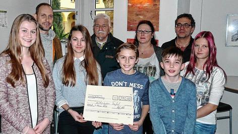 Die gute Tat: Sch&uuml;ler spenden der Tafel