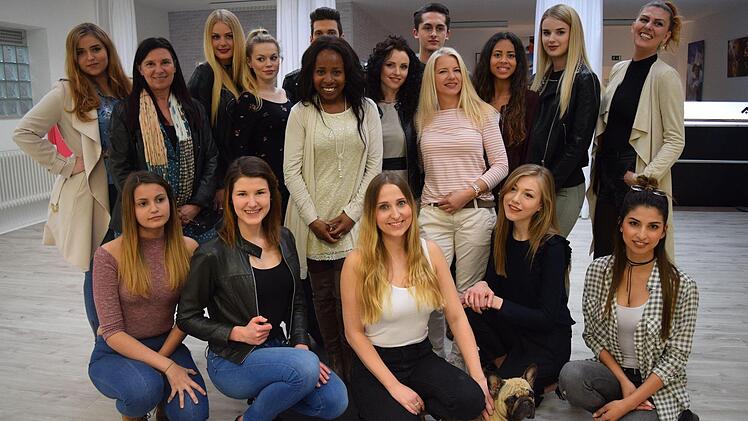 Gruppenfoto mit allen Models, die für die Modenschau gecastet wurden. Foto: Daniela Pondelicek