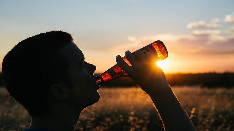 Ist Bier besser für die Zähne als Sekt oder Gin?