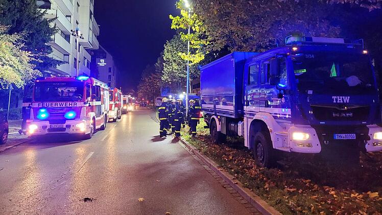 Gro&szlig;einsatz in N&uuml;rnberg: "Vollbrand" in Innenstadt betrifft mehrere H&auml;user - 100.000 Euro Schaden