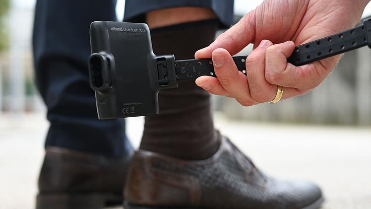 Elektronische Fu&szlig;fessel