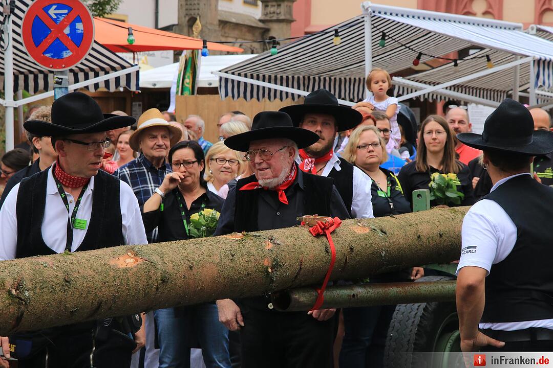 Sandkerwa 2015 - Kerwasbaum-Aufstellen