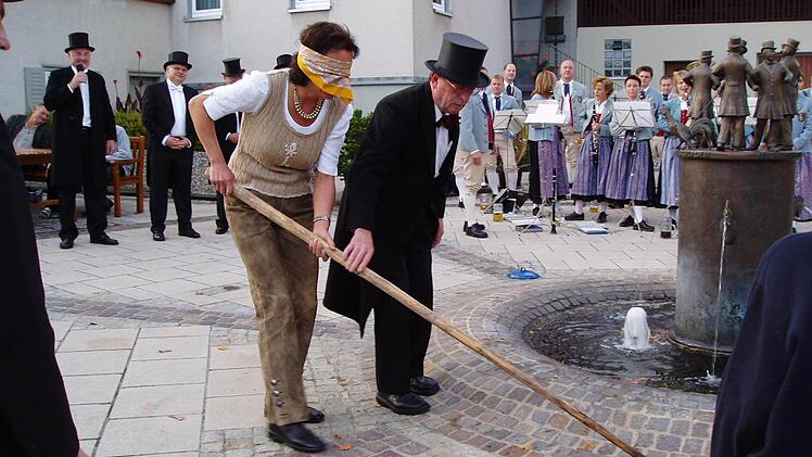 Viel Spaß gibt"s beim traditionellen "Güger-Ausschloan". Fotos: Heimatverein Steinach