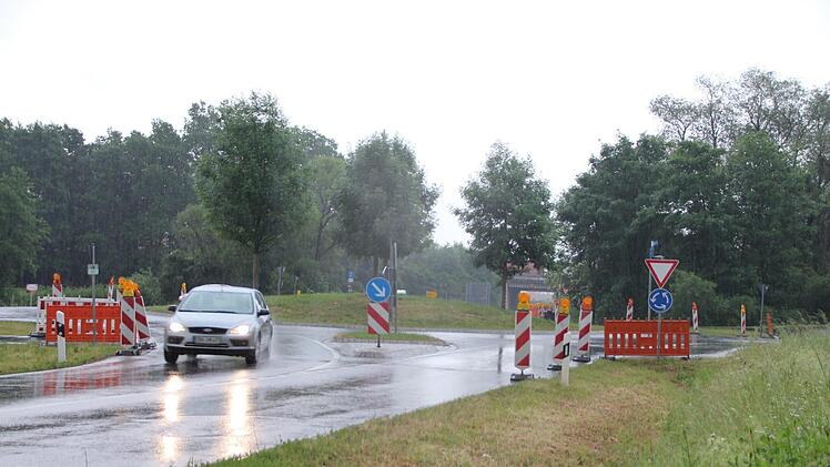 Am Medbacher Kreisel wird bald das Bankett erneuert. Foto: Christian Bauriedel