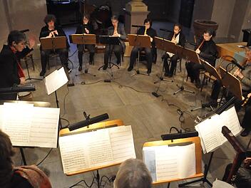 So vielseitig wie die Instrumente war auch die Konzertliteratur des Bad Kissinger BlockflötenEnsembles, unter der musikalischen Leitung von Kantorin Christine Stumpf. Foto: Peter Klopf