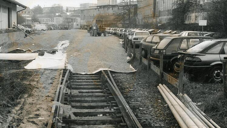 Die Schienen selbst sind zwar längst überbaut worden, wie unser Archivfoto von 1995 zeigt, doch nichtsdestotrotz wird sichergestellt, dass eine Trasse die Chance auf Reaktivierung behalten soll.  Foto: FT-Archiv
