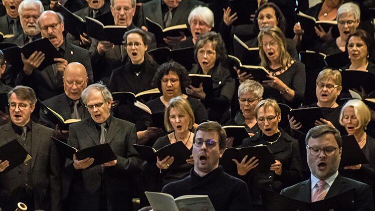 Großen Eindruck bei den zahlreichen Zuhörern in der Morizkirche hinterließ die Aufführung von Antonin Dvoráks "Stabat Mater" durch den Coburger Bachchor.Foto: Jochen Berger