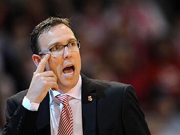 Chris Fleming und die Brose Baskets m&uuml;ssen vier Stunden fr&uuml;her als geplant die Reise nach Niedersachsen antreten. Fleming trifft am Samstag bei den Artland Dragons &uuml;brigens auf seinen Ex-Klub. Foto: dpa