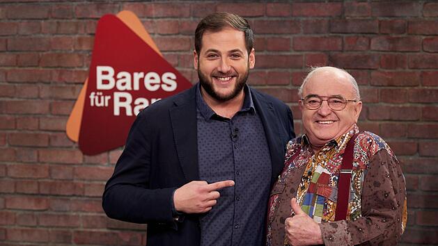 Der Bamberger Antiquitätenhändler Julian Schmitz-Avila (links) gehört mit seinem Kollegen Ludwig "Lucki" Hofmaier inzwischen zu den bekannten Gesichtern der Trödelshow "Bares für Rares". Eine Sonderausgabe der Sendung läuft am 13. Juli im ZDF.  Foto: ZDF/Frank Dicks