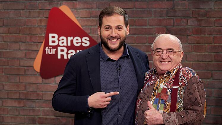 Der Bamberger Antiquitätenhändler Julian Schmitz-Avila (links) gehört mit seinem Kollegen Ludwig "Lucki" Hofmaier inzwischen zu den bekannten Gesichtern der Trödelshow "Bares für Rares". Eine Sonderausgabe der Sendung läuft am 13. Juli im ZDF.  Foto: ZDF/Frank Dicks