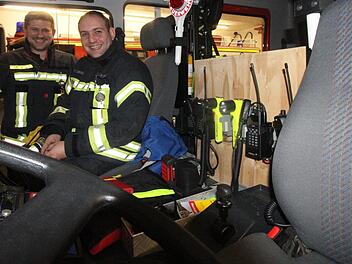 Florian Geinzer (rechts) und Marcel Zapf freuen sich auf neue Mitglieder. Gerne räume sie dafür auch den Fahrersitz.  Foto: Michael Busch