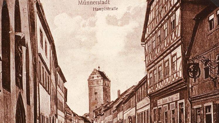 Eine Ansichtskarte von der oberen Stadt, ganz rechts das Gasthaus Adler, daneben das Krug-Haus, ganz links die Marienkapelle. Repro: Josef Willmann