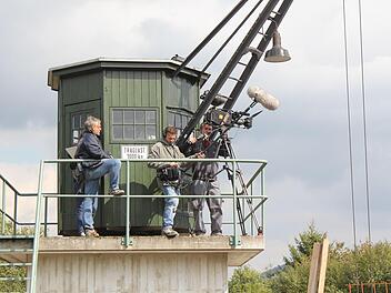 Am Montag beginnt das Team um Axel Klawuhn (links) mit den Interviews zur Dokumentation über Fritz Hornschuch. Die Filmemacher haben bereits Erfahrung mit historischen Dokumentationen (im Bild die Dreharbeiten  im Auftrag des DDM für den Film "Salonwagen 10 242 - mit den Kanzlern auf Reisen". Foto:  filmwerk bayern UG