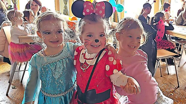 Minnie Maus und ihre Freundinnen hatten großen Spaß beim Familienfasching.