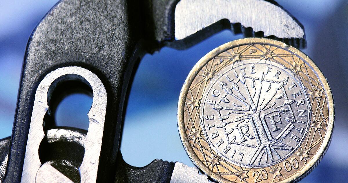 S-P-senkt-Einstufung-Frankreich-drohen-h-here-Zinszahlungen