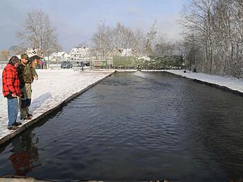 Jetzt muss das Wasser nur noch zum Natureis gefrieren. Foto: Franz Galster