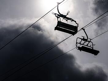 &Ouml;sterreich: Urlauber aus Bayern st&uuml;rzt aus Sessellift