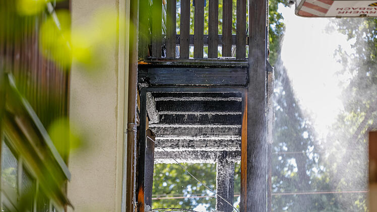 Balkon- und Wohnungsbrand in Oberasbach: Bewohner evakuiert