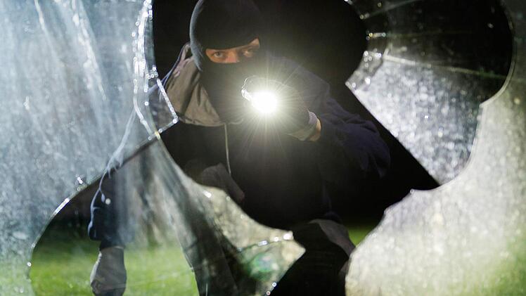 Wohnungseinbrüche sind in den Wintermonaten auch in Franken fast an der Tagesordnung.  Foto: dpa