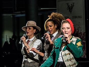 Weihnachtskonzert mit manchen Überraschungen: "The Cool Cats" beim Coburg-Gastspiel beim "Verein".Foto: Jochen Berger