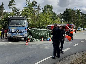 N&uuml;rnberg: Radfahrerin stirbt nach dramatischer Kollision mit Lkw