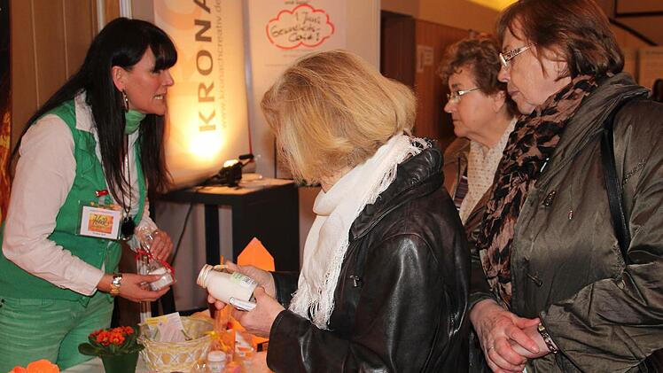 Evelyn Heil sprach mit den Messebesuchern über die Salzgrotte.