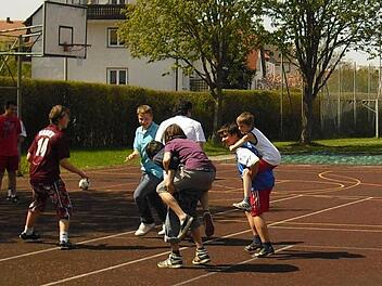 Spaß am Spiel und neuen Kontakten zu finden, darum geht's bei der "Bunten Liga". Erfolgsdruck lastet nicht auf den Teilnehmern. Foto: pr