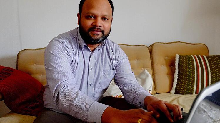 Pfarrvikar Murphy wird im Oktober in seine indische Heimat abberufen. Fotos: Gerd Schaar