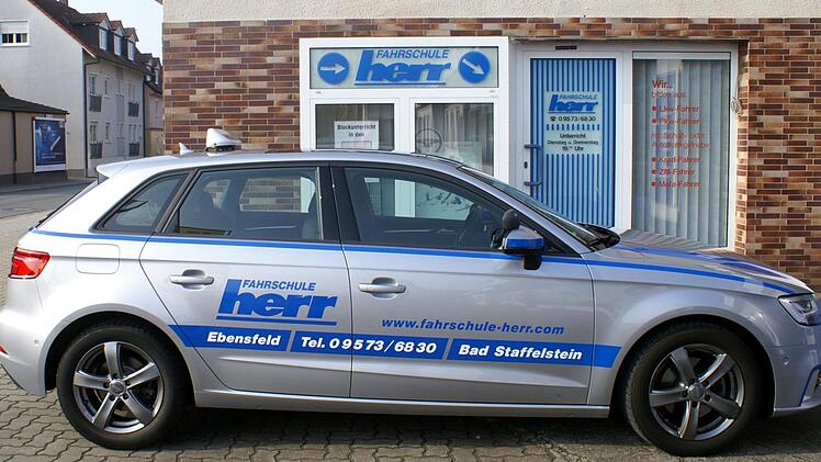 Die Fahrschule Herr bietet eine freundliche, sichere und erfolgreiche Ausbildung in allen Führerscheinklassen.  Foto: Renate Neubecker