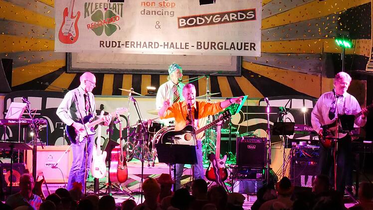 Auch im Jubiläumsjahr zog die Oldie-Night - im Bild die Bodygards - vor allem ein tanzbegeistertes Publikum an. Heuer fand die Veranstaltung erstmals in Burglauer statt. Foto: Heike Beudert