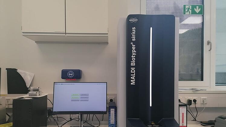 Klinikum Kulmbach: 200.000 Euro teures Ger&auml;t hilft, Keime zu erkennen - "Patientenversorgung verbessern"