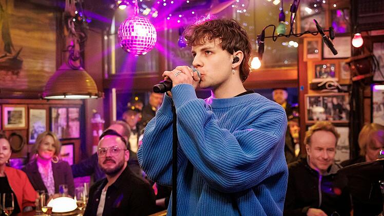 Der junge Brite Connor Skinner feiert bei "Inas Nacht" seine TV-Premiere.