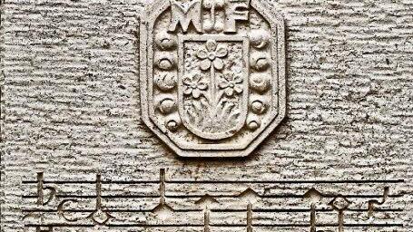 Dieser Gedenkstein am Rande des Coburger Schlossplatzes erinnert an den einstigen Hofkapellmeister Melchior Franck. Unter Francks Wappen steht der Beginn des Kanons "Da pacem domine"