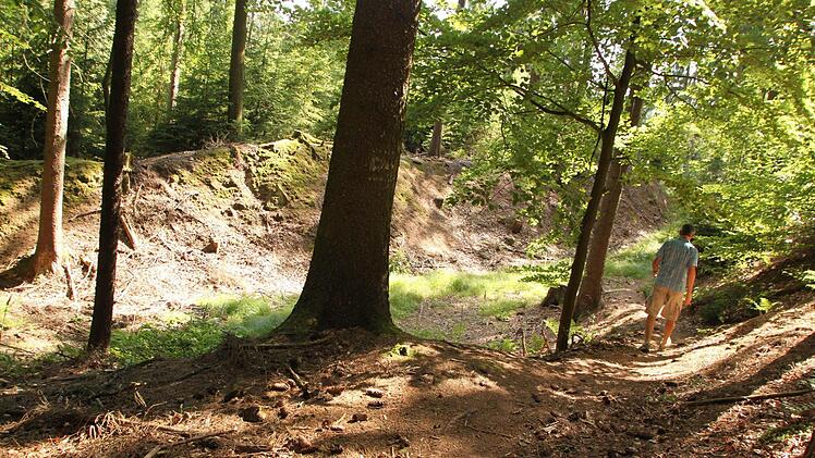 Vorbei an ehemaligen Sandsteinbrüchen schlängelt sich der Maximilianspfad