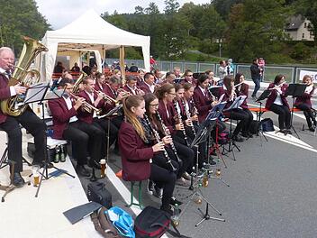 Der Musikverein Gößweinstein sorgte für Stimmung in Behringersmühle. Foto: Carmen Schwind