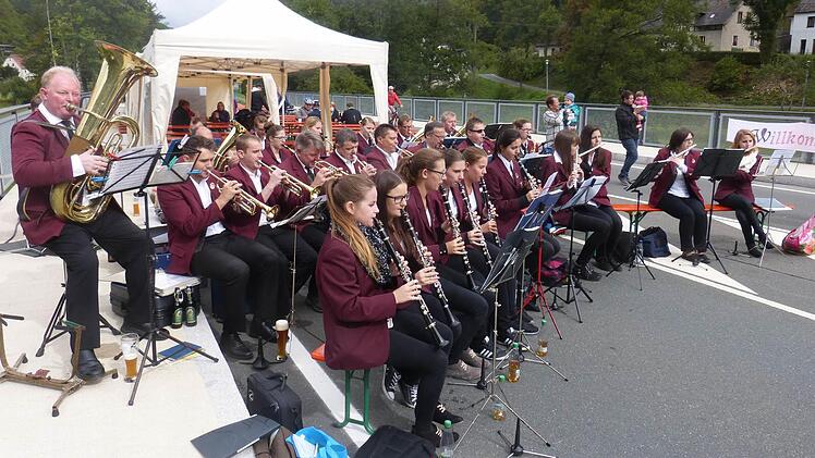 Der Musikverein Gößweinstein sorgte für Stimmung in Behringersmühle. Foto: Carmen Schwind