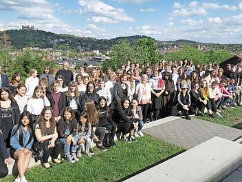 Die Teilnehmer des Projekts "Making school a home for each student - unity in diversity" bei der "Final ceremony" in Coburg Foto: privat