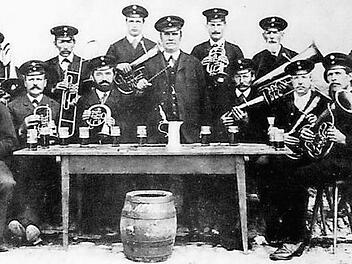 Schon zu Beginn des vorigen Jahrhunderts spielte eine Musikkapelle aus dem "Oberland" zur Kirchweih in der Thiemitz. Von der Kerwa und vom Kirchweihtanz in den fünfziger Jahren mit der urigen, kleinen Besetzung gibt es zwar kein Bild, aber die alten Thiemitzler erzählten noch lange davon. Foto: privat