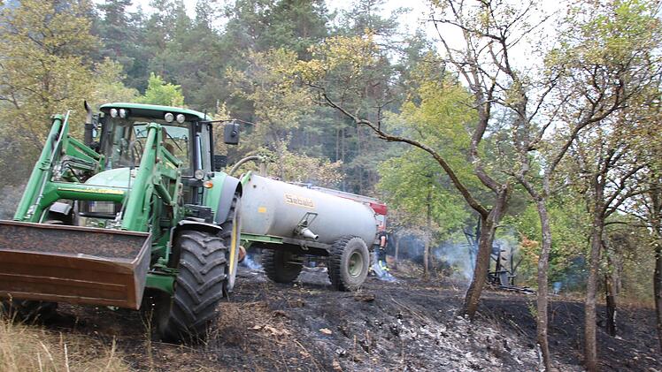 Beim Flächenbrand am 28. Juli zwischen Langendorf und Fuchsstadt haben Landwirte beim Löschen und Wässern geholfen.