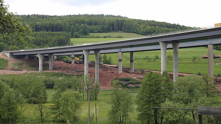 Am 22. Juni Punkt 10 Uhr wird die alte Sinntalbrücke gesprengt. Alle Infos zum Wege-Konzept und die besten Zuschauerplätze gibt's nächste Woche.