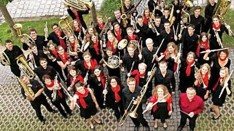 Freuen sich auf ihr Gastspiel in Franken: die Musiker des Symphonischen Blasorchesters Beilngries (Oberbayern). Am 25. Juli um 18 Uhr ist ihr abwechslungsreiches Programm im Heilgersdorfer Schlosshof zu hören, bei freiem Eintritt.  Foto: Bettina Knauth