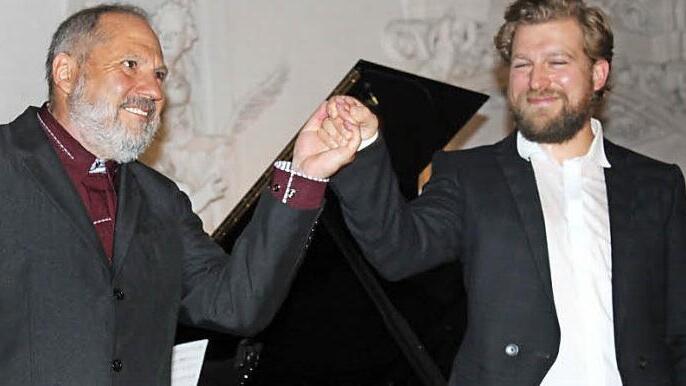 Tenor Julian Prégardien (rechts) und Pianist Siegfried Mauser holen sich ihren Beifall ab. Foto: Markus Häggberg