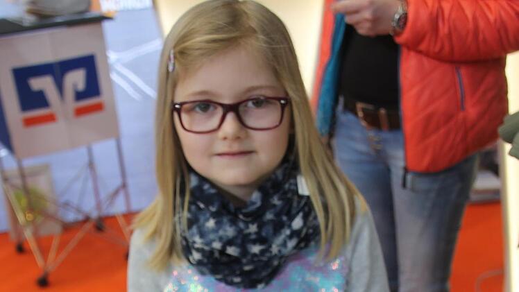 Emelie  ist mit dem Ergebnis sehr einverstanden.