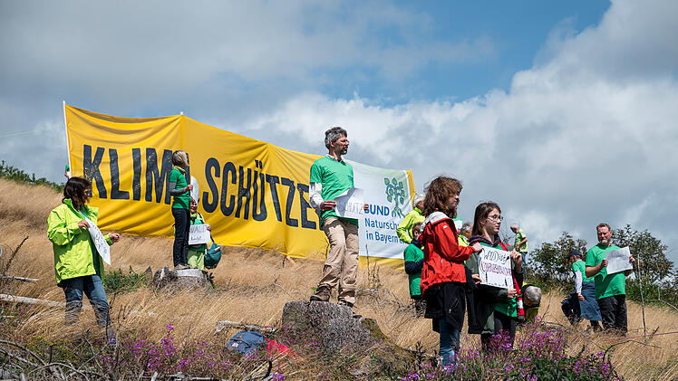 Ludwigsstadt im Frankenwald: Klimasch&uuml;tzer-Aktion gegen Waldsterben und Klimakrise