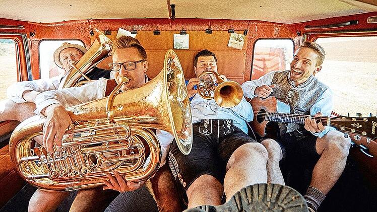 Die Erpfenhauser Dorfmusikanten machen böhmische Blasmusik im „kleineren“ Rahmen.