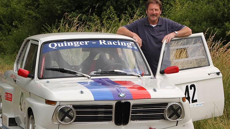 Auf den originalgetreuen Umbau seines BMW 2002 legte Heinz Quinger großen Wert. Kotflügel und Motorhaube sind aus Kunststoff nachgefertigt - aus Gründen der Gewichtsersparnis. Fotos: Matthias Einwag