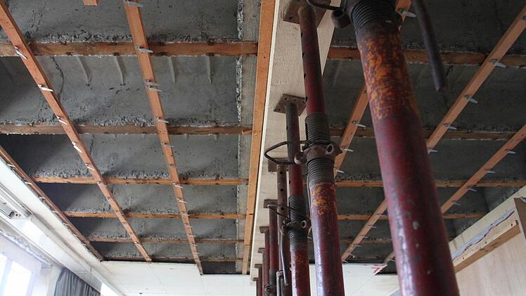 Sicherheitshalber wurden die Decken in allen Stockwerken abgestützt. Foto: Jürgen Gärtner